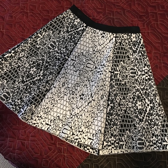Parker Knit Skirt (M) - Picture 2 of 5